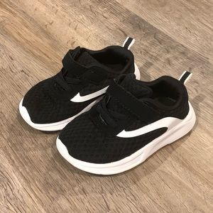 Toddler boys black & white shoes